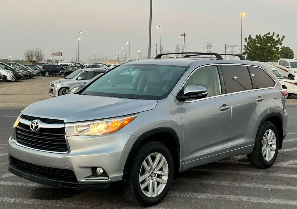Toyota Highlander LE 2016 Toyota Highlander MidOption -3.5L - V6 - Rear  Camera - AWD 4x4 - Leather Seat -  7 seater-1-0