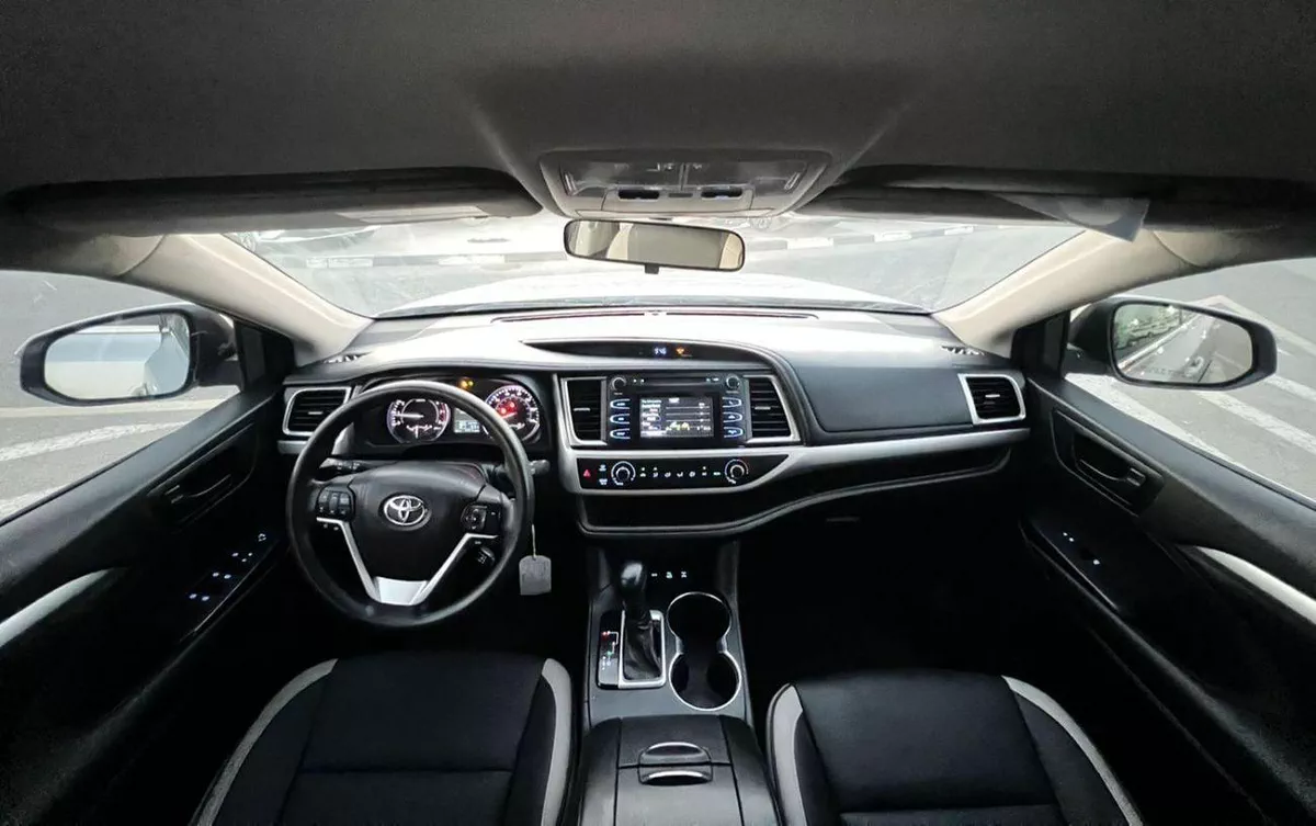 Toyota Highlander LE 2016 Toyota Highlander MidOption -3.5L - V6 - Rear  Camera - AWD 4x4 - Leather Seat -  7 seater-8-0