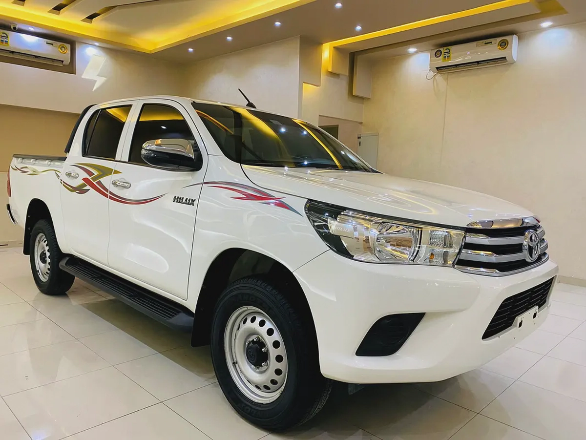 Toyota Hilux Double Cab DLX 2.4 L GCC Diesel 6-11-11