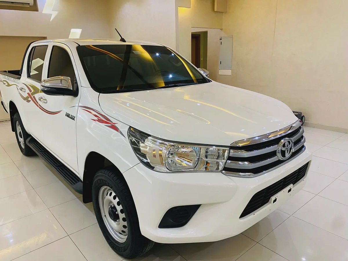 Toyota Hilux Double Cab DLX 2.4 L GCC Diesel 6-1-1