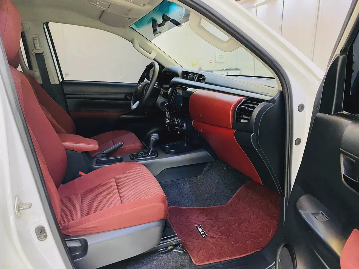 Toyota Hilux Double Cab DLX 2.4 L GCC Diesel 6-2-2
