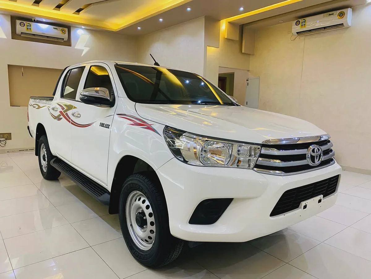 Toyota Hilux Double Cab DLX 2.4 L GCC Diesel 6-5-5