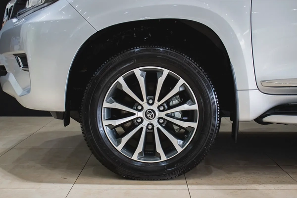 Toyota Prado Limited 2023 GCC Specs ll 0km ll V6