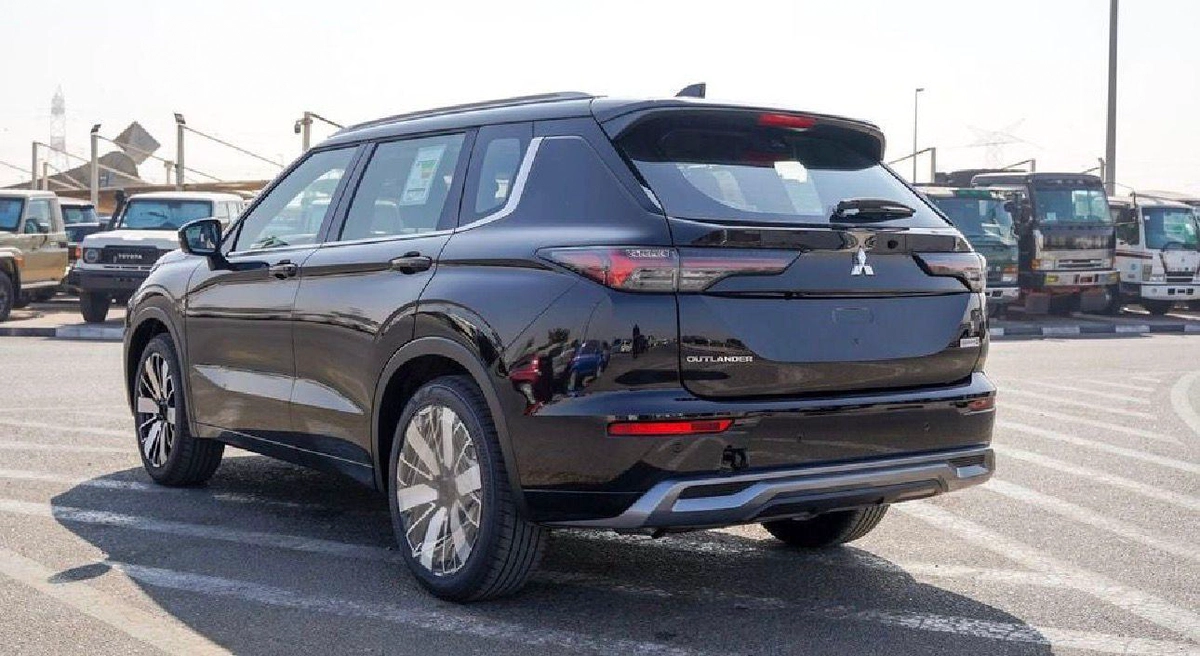 New 2026 Mitsubishi Outlander – Black-3-3