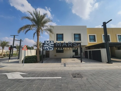 🔥 Exclusive Unit || Community 4-Bedroom Corner || For Rent 🔥-0