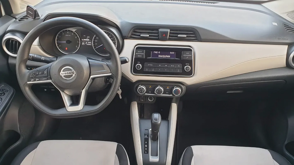 NISSAN SUNNY 1.5L - GCC SPECS - UNDER WARRANTY - FULL SERVICE HISTORY - ACCIDENT FREE --8-8
