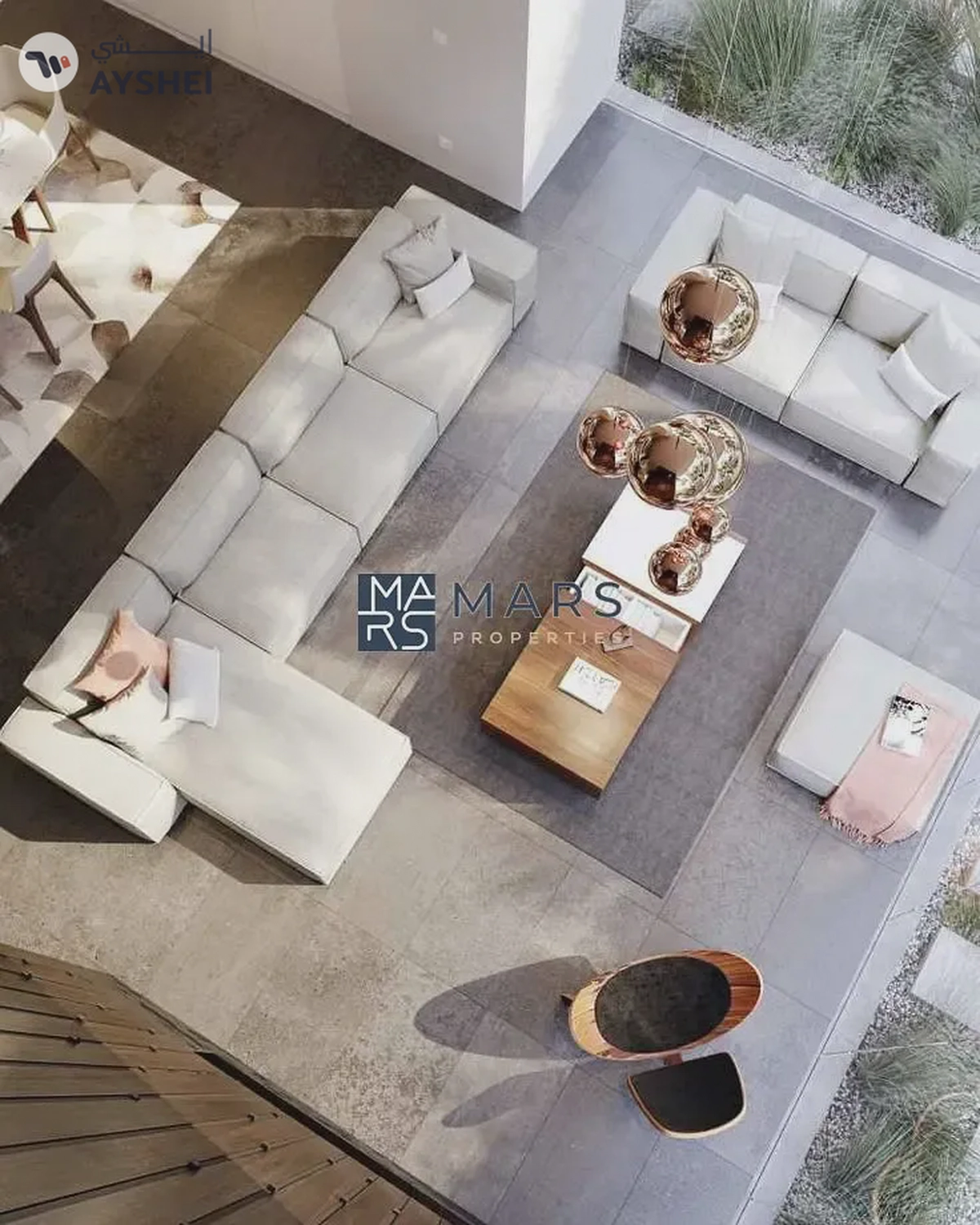 Three-bedroom apartment with a living room in Roof Home