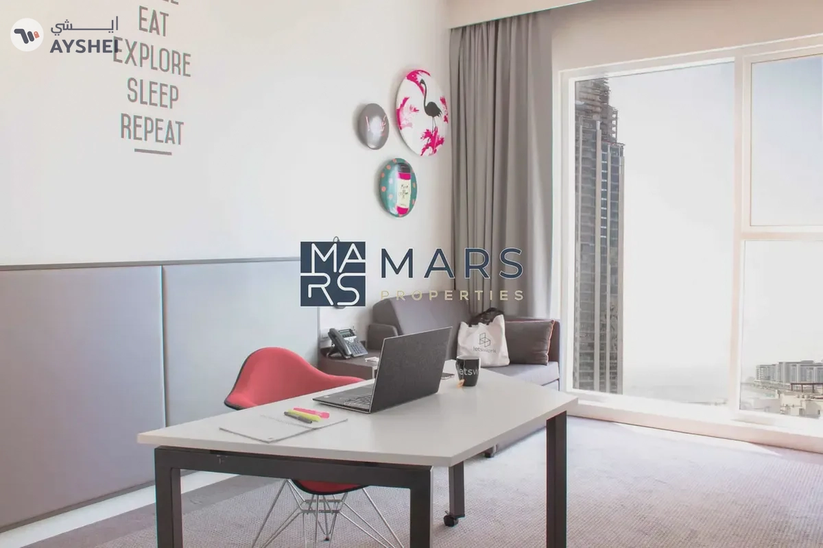 Three-bedroom apartment with a living room in Roof Home