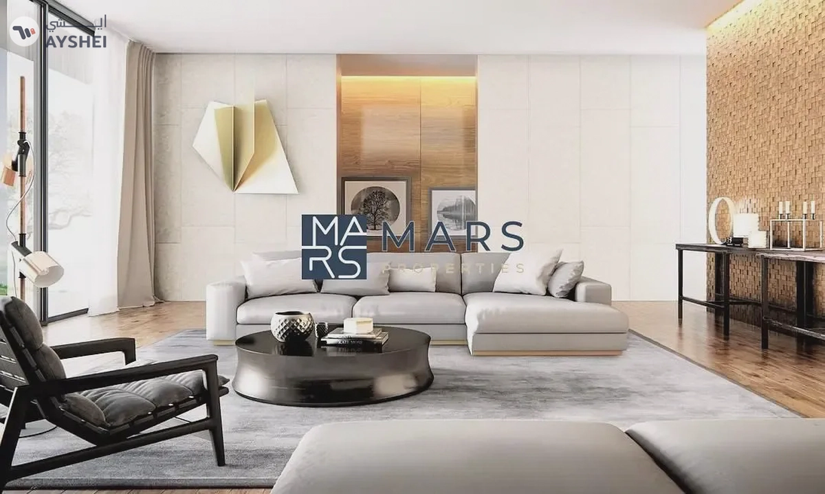 Three-bedroom apartment with a living room in Roof Home