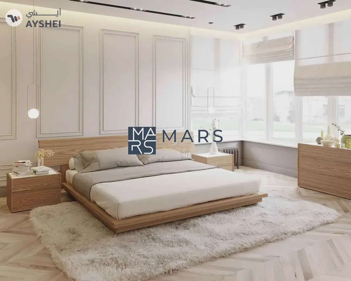 Three-bedroom apartment with a living room in Roof Home