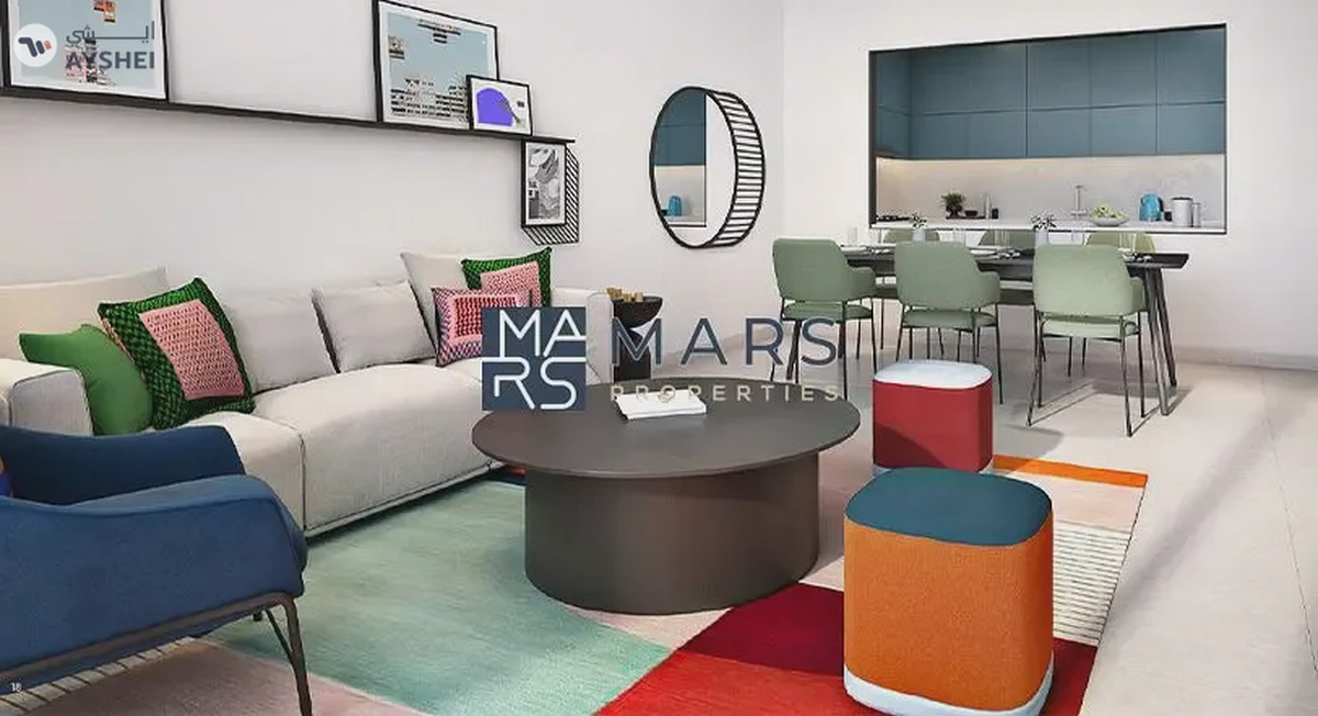 Three-bedroom apartment with a living room in Roof Home