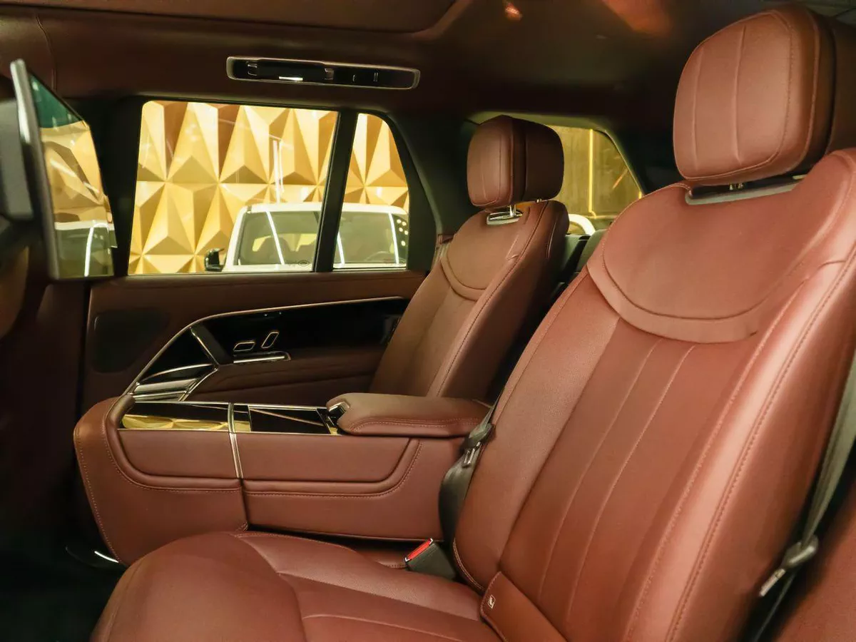 Land Rover Range Rover Autobiography P530 4.4L 2023 Range Rover Vogue Autobiography | Black Exterior | Maroon Interior | Lu-5-0