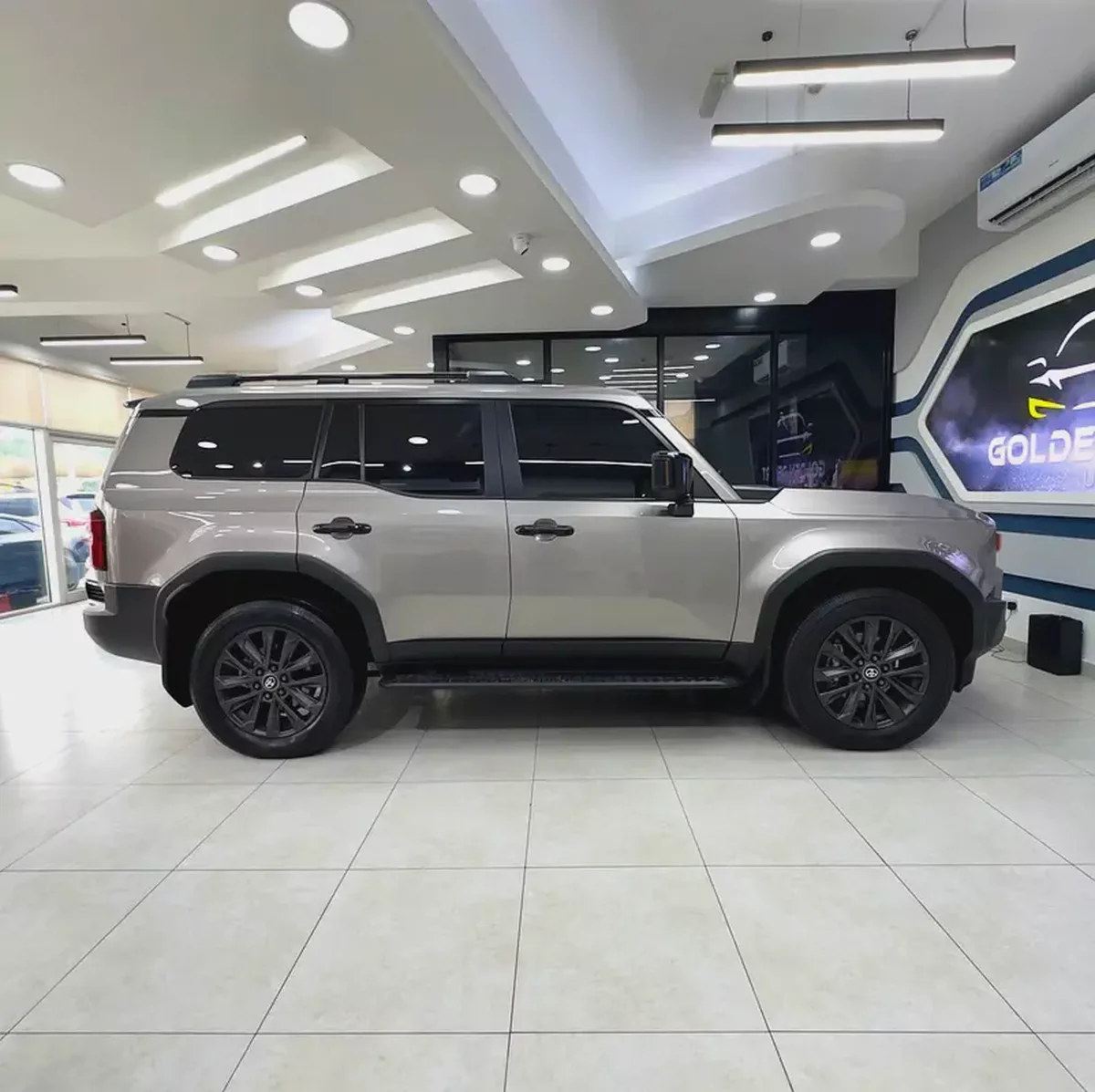 2025 Toyota Land Cruiser Prado hybrid-3-3