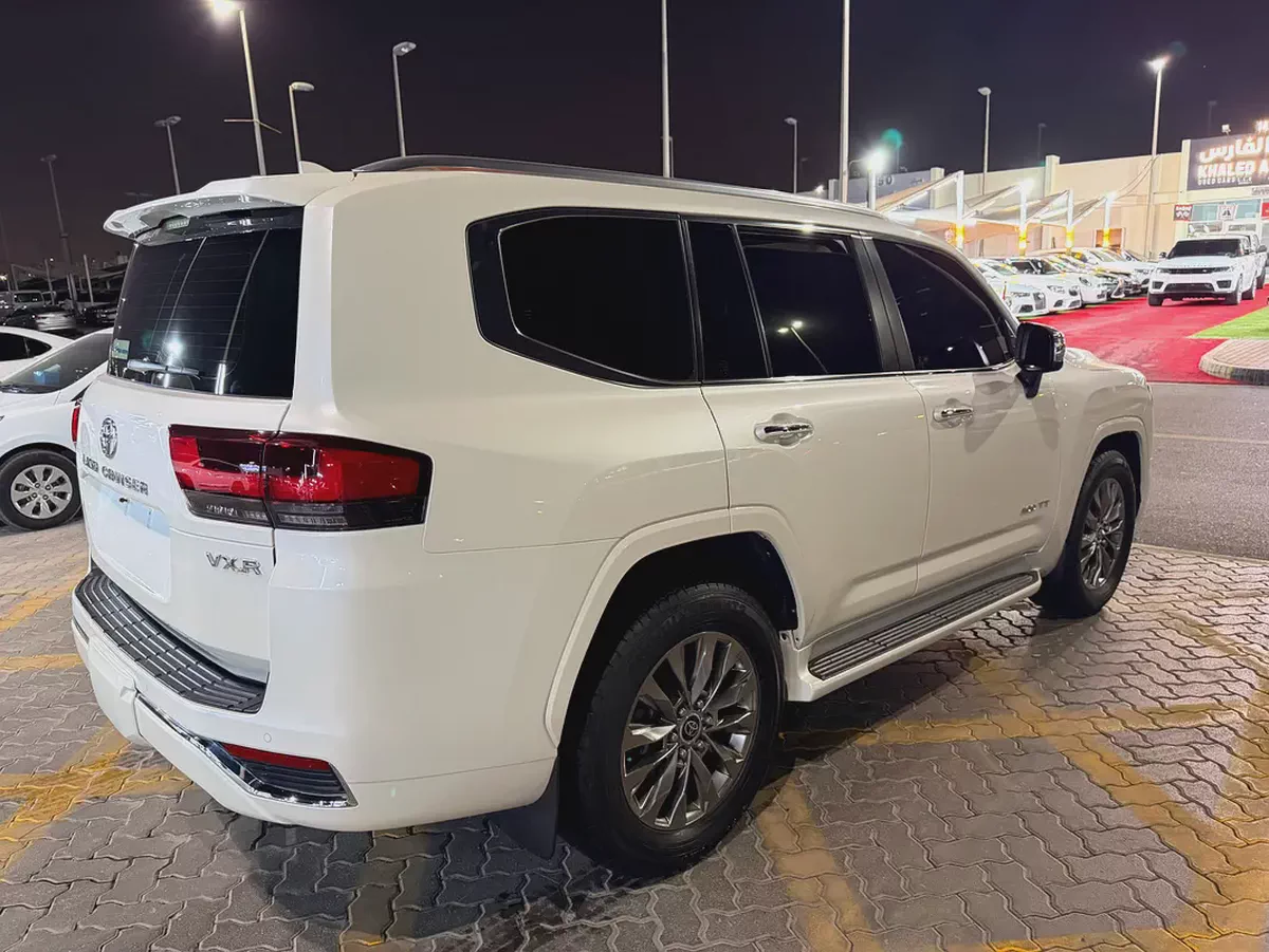 2023 Toyota Land Cruiser VXR Twin Turbo, original factory paint-4-4