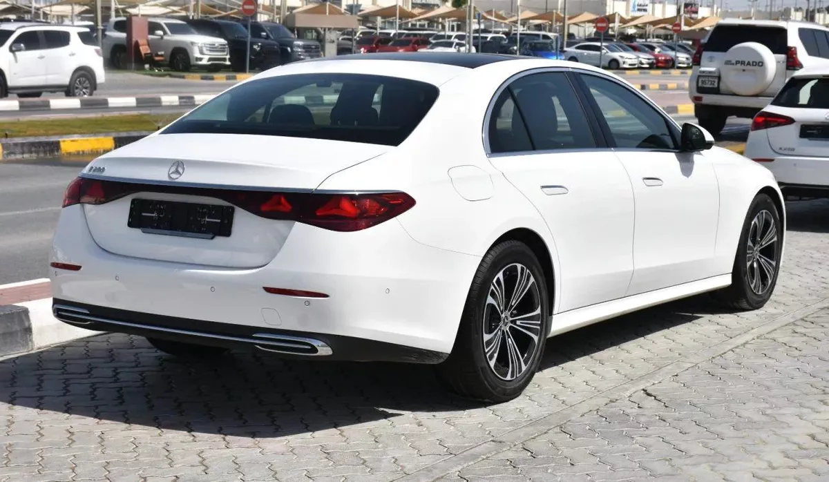 MERCEDES BENZ E200 2025 | WHITE-4-4