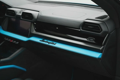 2025 LAMBORGHINI URUS SE-9