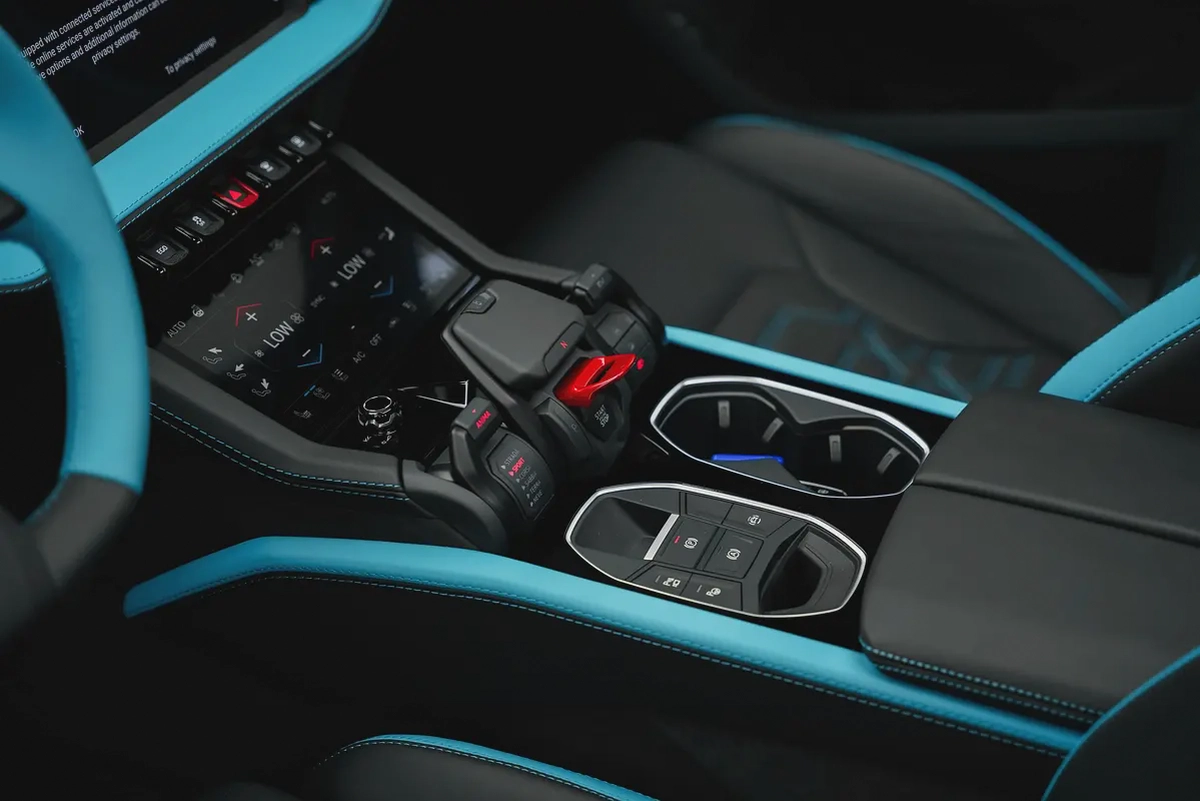2025 LAMBORGHINI URUS SE-10-10