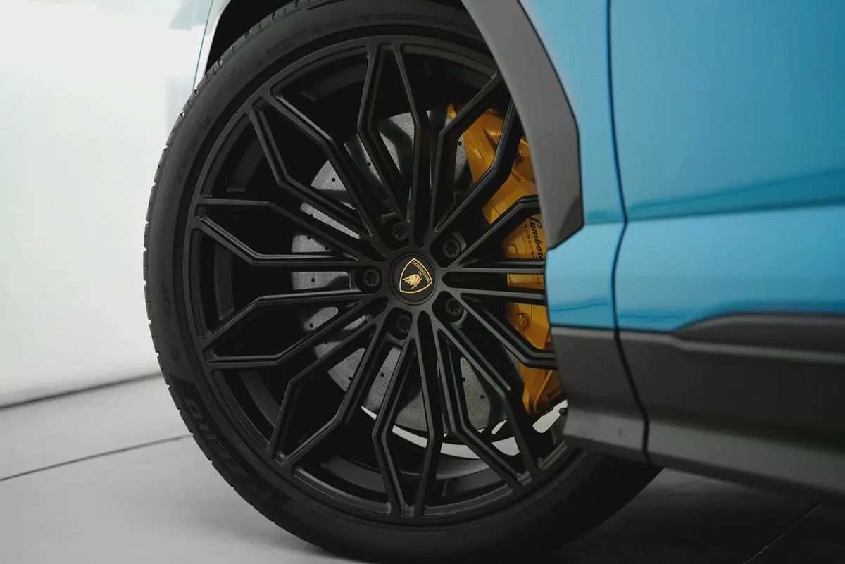 2025 LAMBORGHINI URUS SE-18-18
