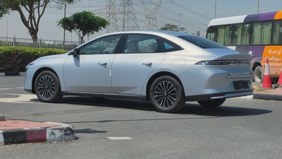 Nissan N6 180 Max (Silver White)-21