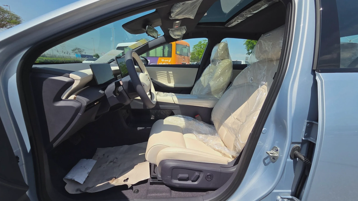 Nissan N6 180 Max (Silver White)-6-6