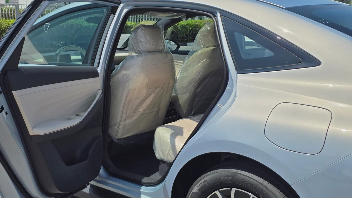 Nissan N6 180 Max (Silver White)-12-12