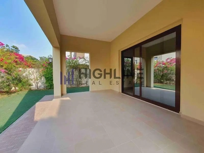 Elegant 5-Bedroom Spanish Villa with Timeless Charm-12
