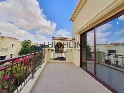 Elegant 5-Bedroom Spanish Villa with Timeless Charm-1
