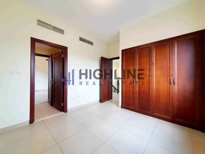 Elegant 5-Bedroom Spanish Villa with Timeless Charm-8