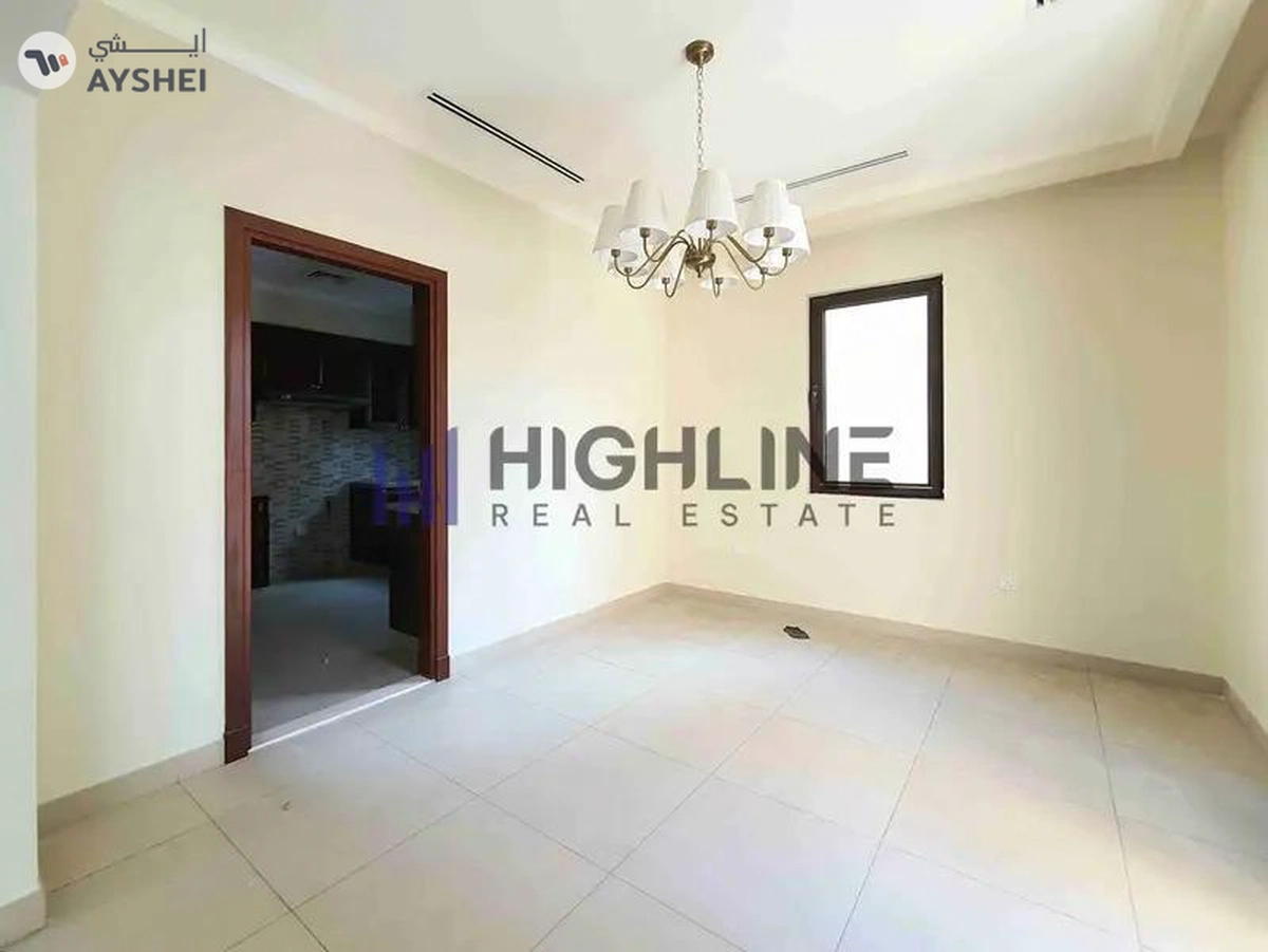 Elegant 5-Bedroom Spanish Villa with Timeless Charm-19-19