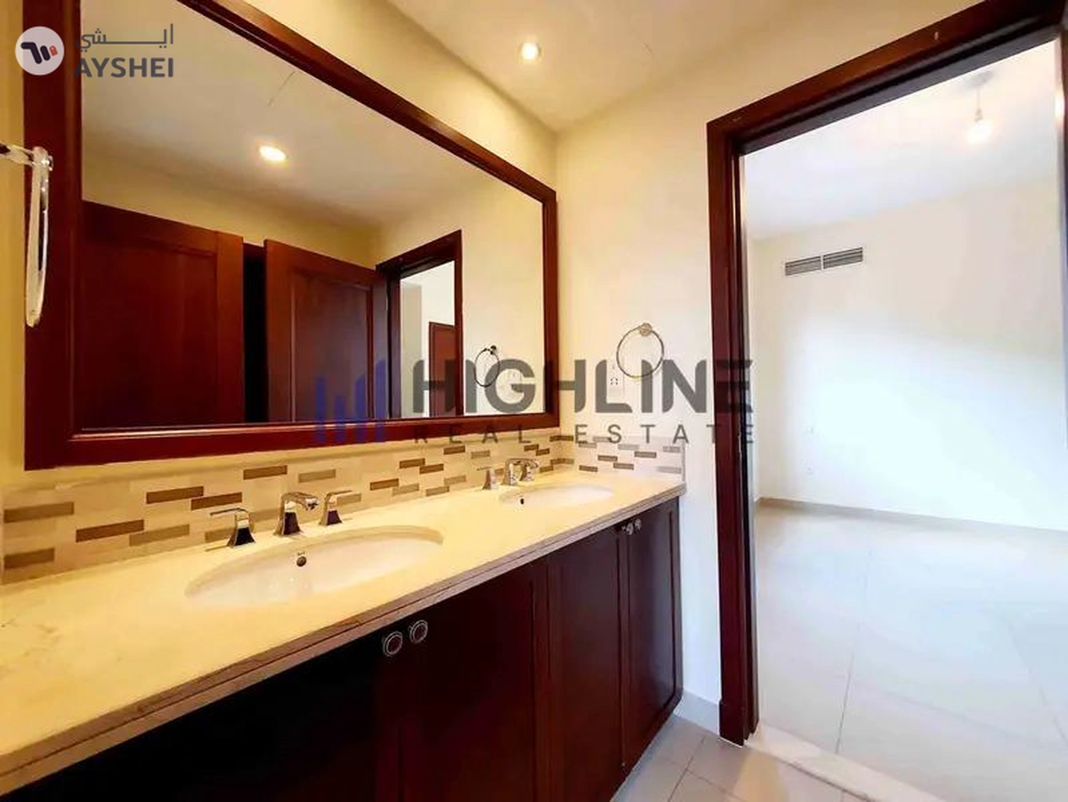 Elegant 5-Bedroom Spanish Villa with Timeless Charm-7-7