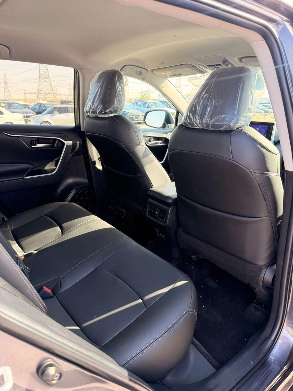 Toyota RAV4 XLE full option-18-18