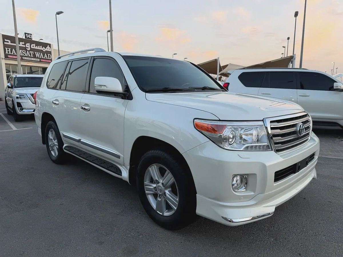 تويوتا لاند كروزر 2015 خليجي GXR V8 5.7 صبغ الوكاله رقم واحد-2-2