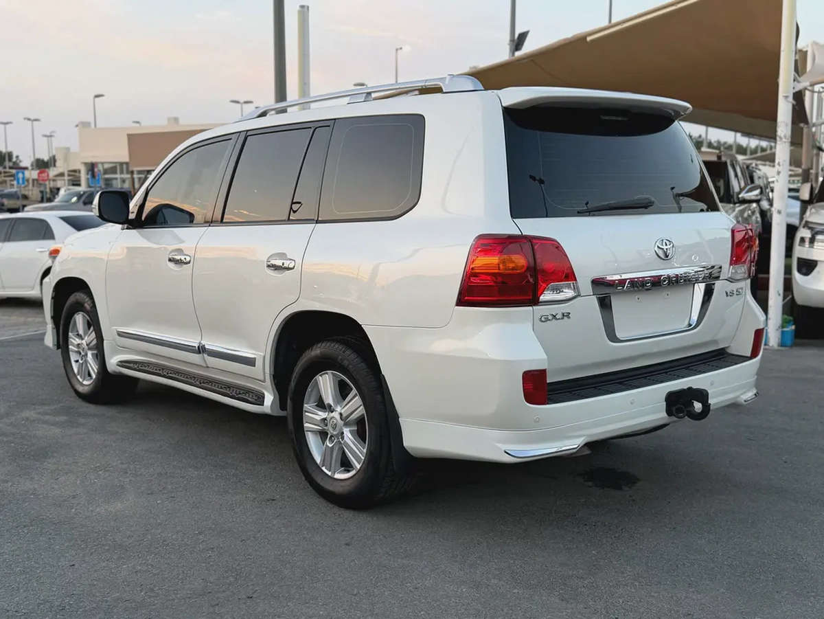 تويوتا لاند كروزر 2015 خليجي GXR V8 5.7 صبغ الوكاله رقم واحد-4-4