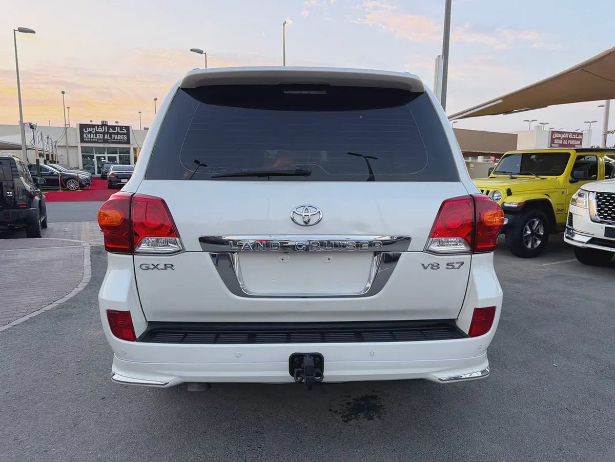 تويوتا لاند كروزر 2015 خليجي GXR V8 5.7 صبغ الوكاله رقم واحد-5-5