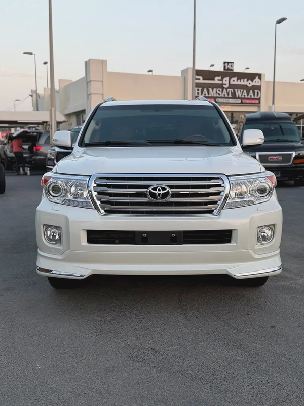 تويوتا لاند كروزر 2015 خليجي GXR V8 5.7 صبغ الوكاله رقم واحد