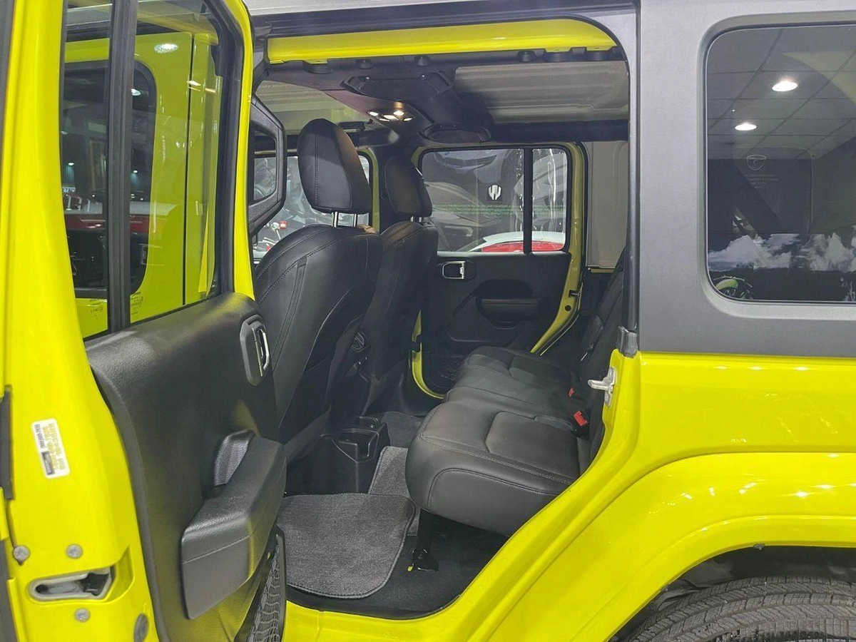 Jeep Wrangler Unlimited SPORT 3.6L A/T-18-0