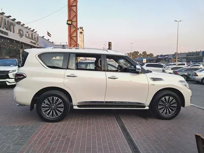 2016 Nissan Patrol SE 5.6L V8 Titanium GCC Specs Single Owner Used Accident Free Well Maintained-5