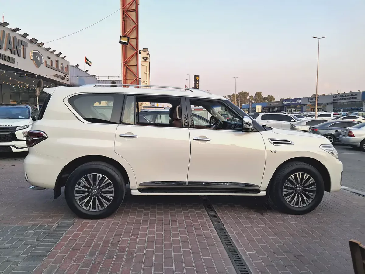 2016 Nissan Patrol SE 5.6L V8 Titanium GCC Specs Single Owner Used Accident Free Well Maintained-5-5