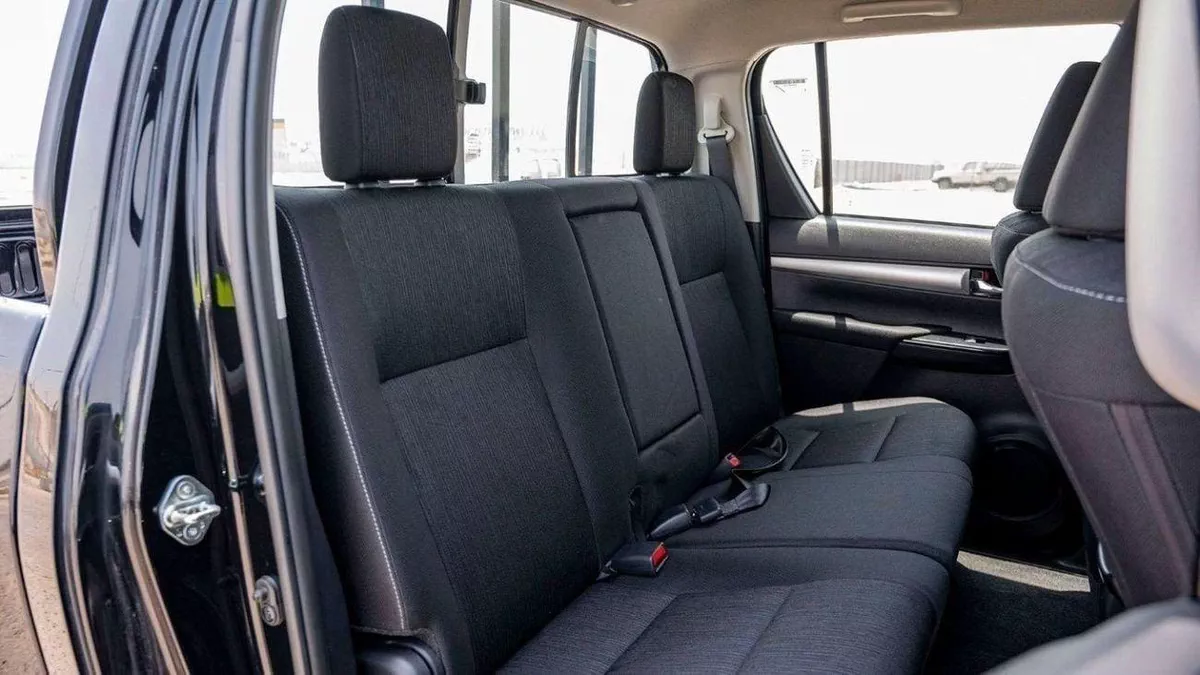 Toyota Hilux SGLX Toyota hilux 2.4L diesel MY25 FULL. OPTIONS-13-0