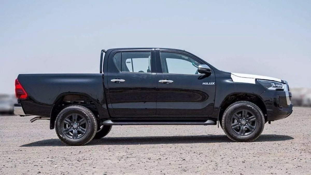 Toyota Hilux SGLX Toyota hilux 2.4L diesel MY25 FULL. OPTIONS-5-0