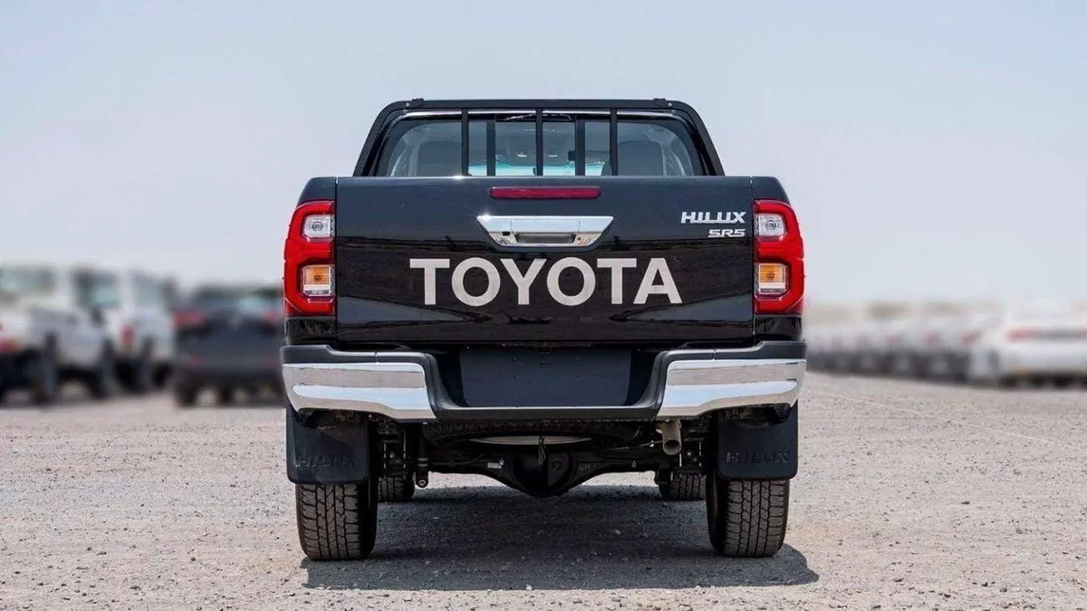 Toyota Hilux SGLX Toyota hilux 2.4L diesel MY25 FULL. OPTIONS-6-0