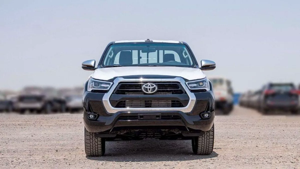 Toyota Hilux SGLX Toyota hilux 2.4L diesel MY25 FULL. OPTIONS-8-0