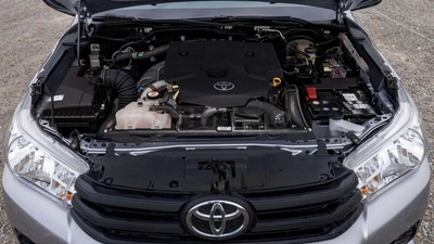 Toyota Hilux 2.4 DIESEL-8