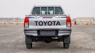 Toyota Hilux 2.4 DIESEL-11