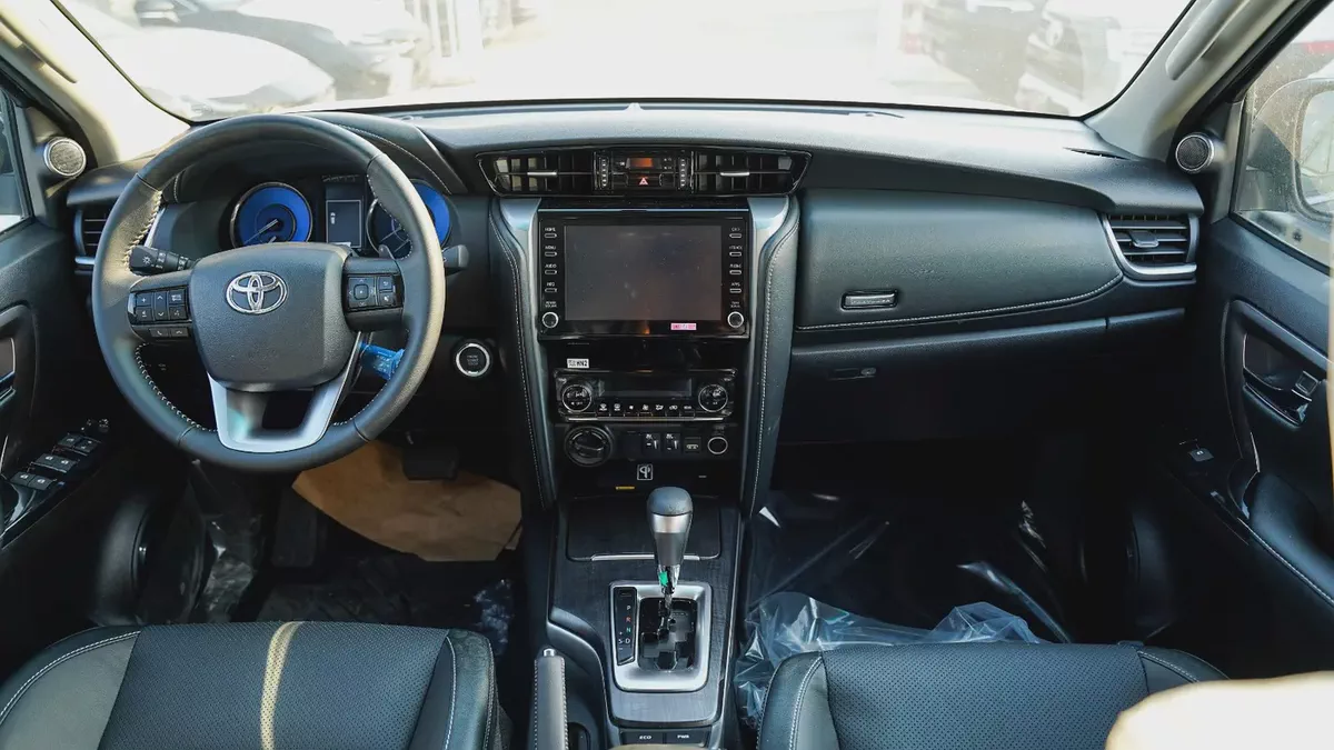 Toyota Fortuner SR5 2026 GCC Specs Adventure 4.0-7-7