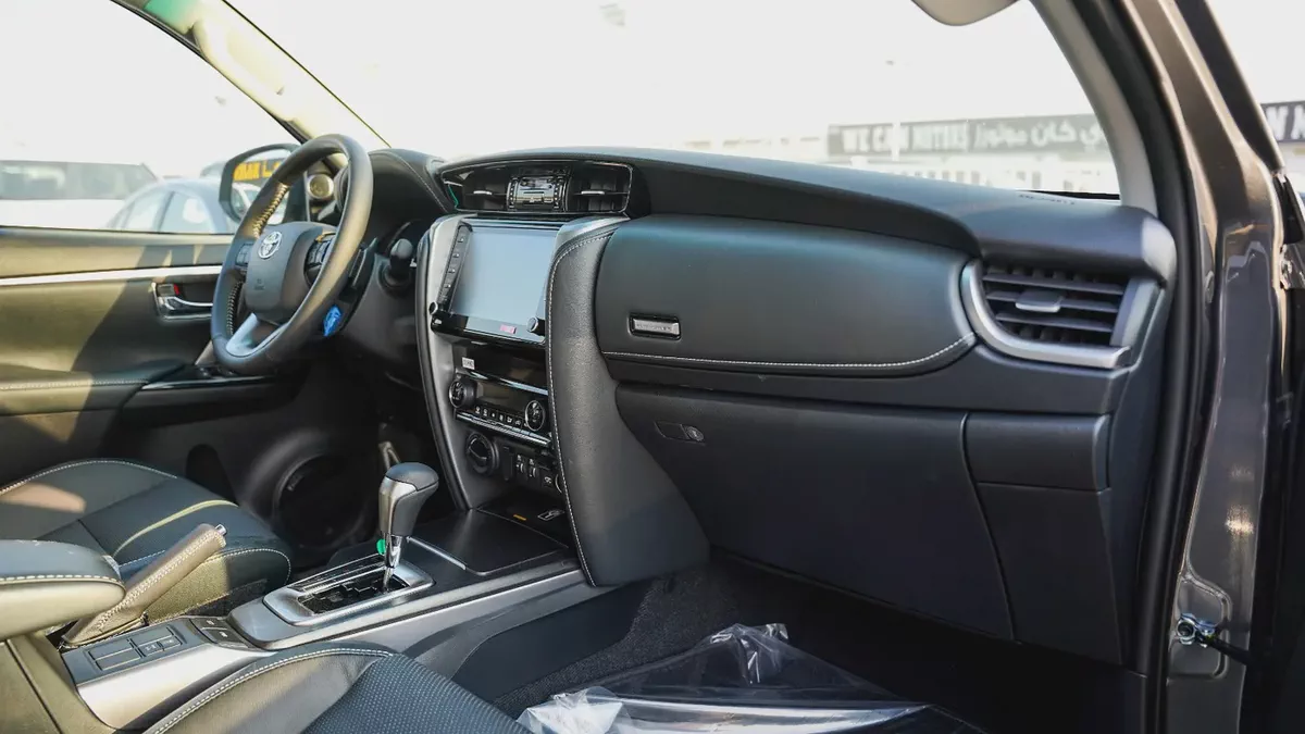 Toyota Fortuner SR5 2026 GCC Specs Adventure 4.0-8-8