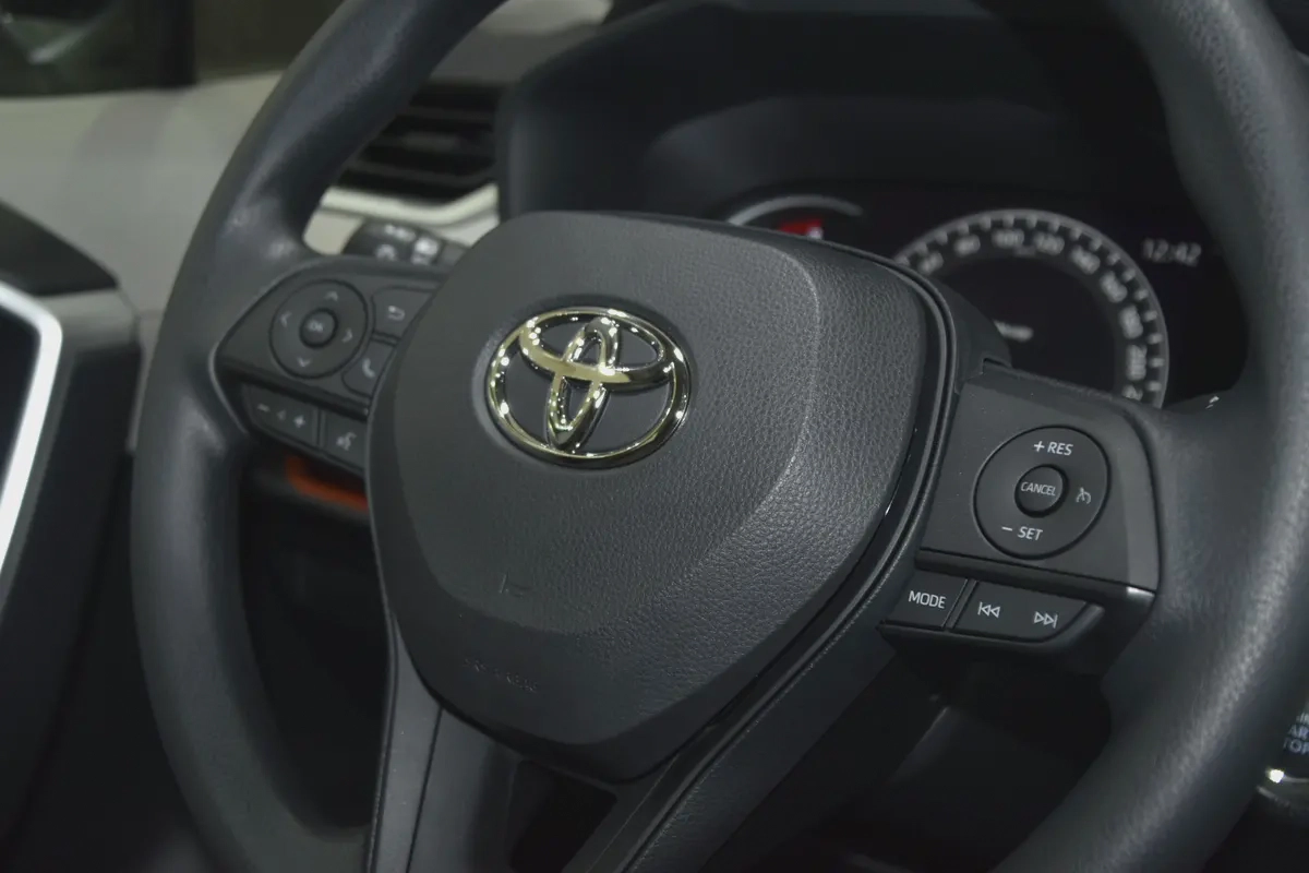Toyota RAV4 Adventure 2023 GCC Specs ll 0km ll-16-16