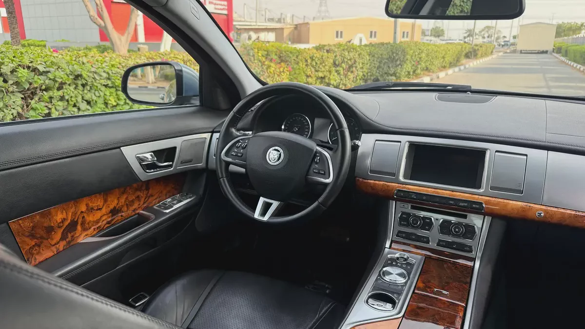Jaguar XF Luxury 2013 GCC Specs-8-8