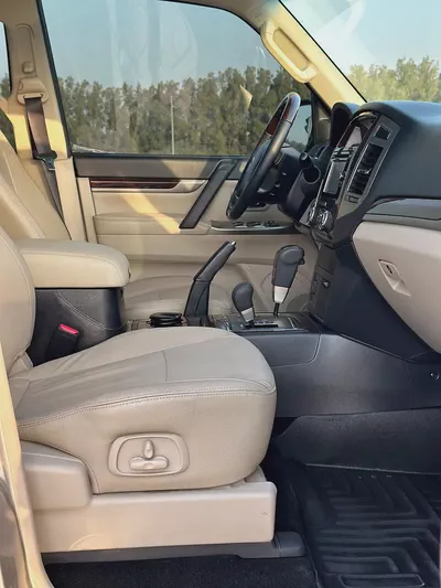 Pajero 2019 3.8 GLS Top Line | GCC | Full Option | Excellent Condition-12