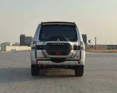 Pajero 2019 3.8 GLS Top Line | GCC | Full Option | Excellent Condition-3